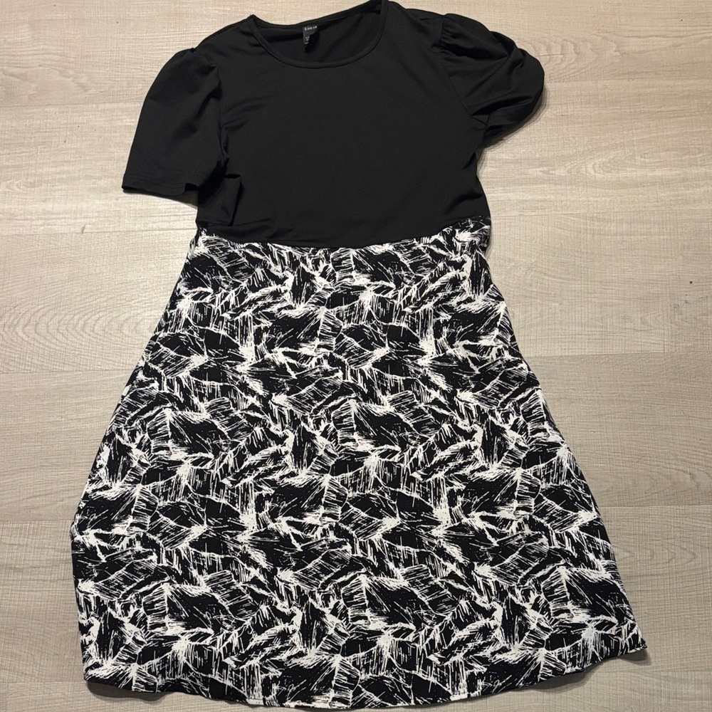 SHEIN Black Garment